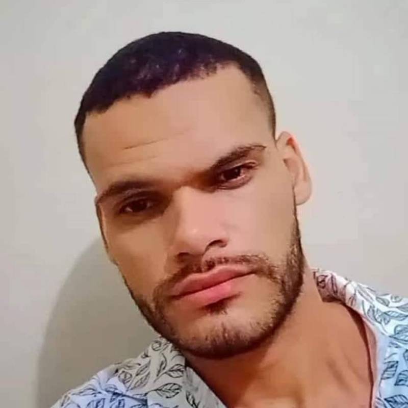 César, 26, American