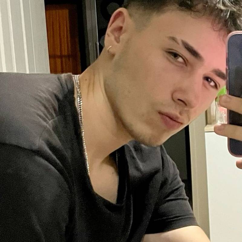 Emre, 18, Rawabi area