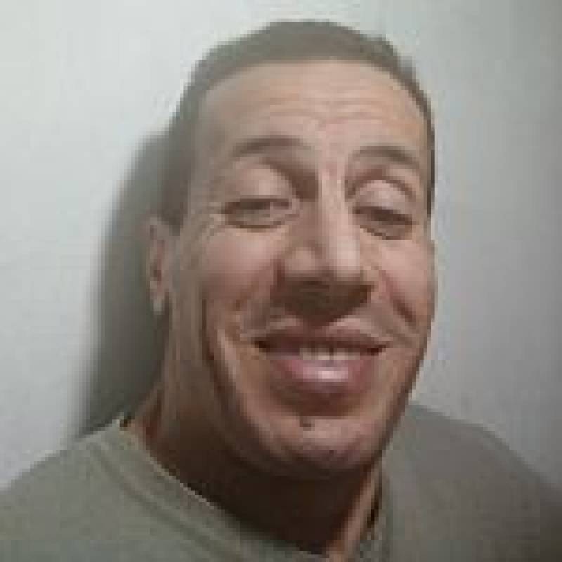 Hakim., 47, Carluke