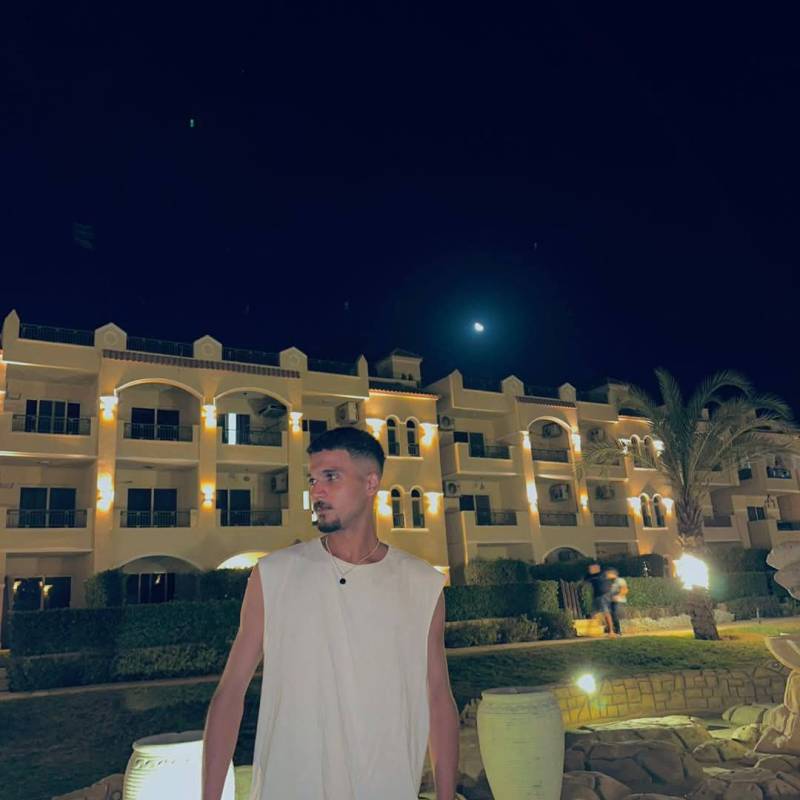 Eslam, 27, United State