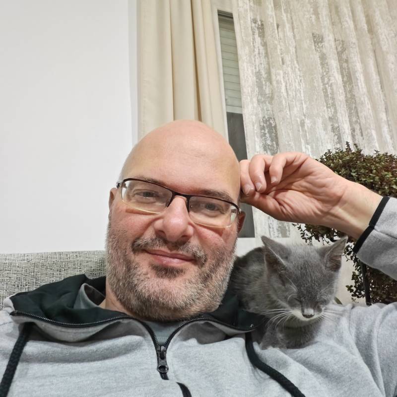 Stojan, 43, Didcot
