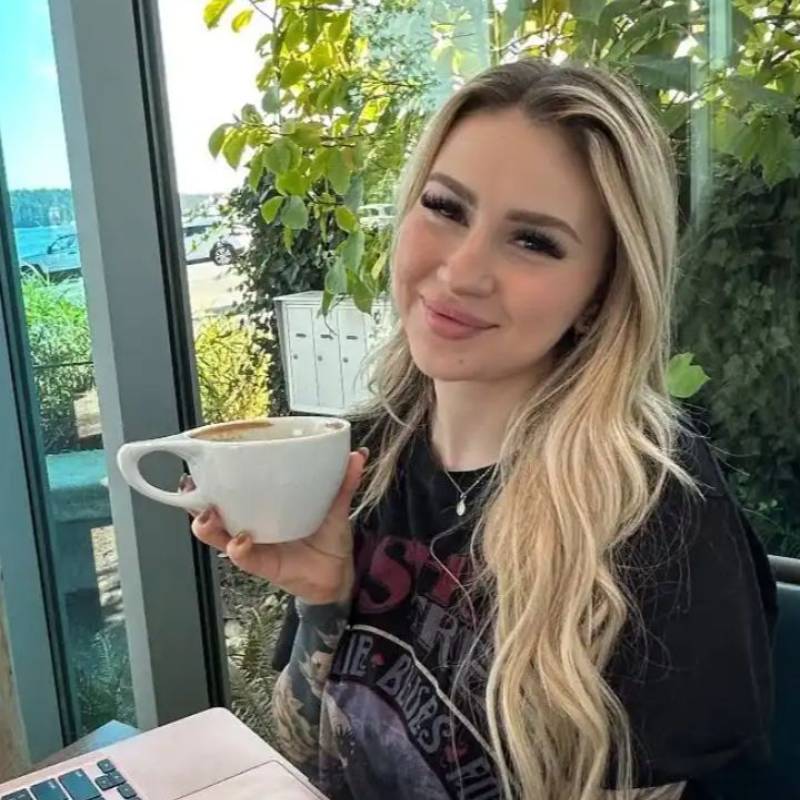 Alison Kate, 38, North Arlington