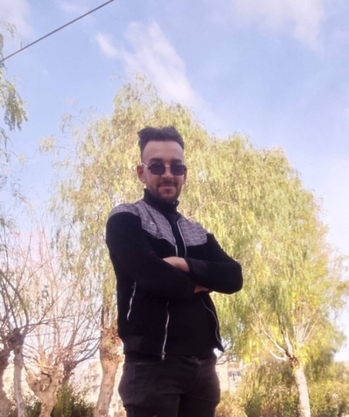 Fouad, 31, Central Saanich
