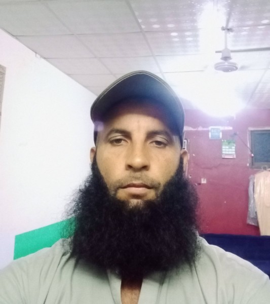 NOOR KHAN, 40, Sintmartenslennik