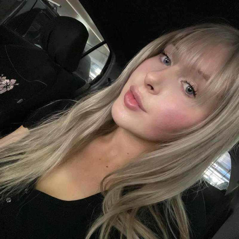 Alena croft, 35, Al Waqf