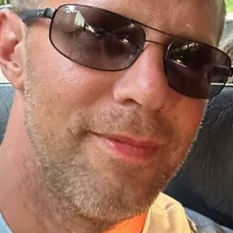 James, 47, Iruma