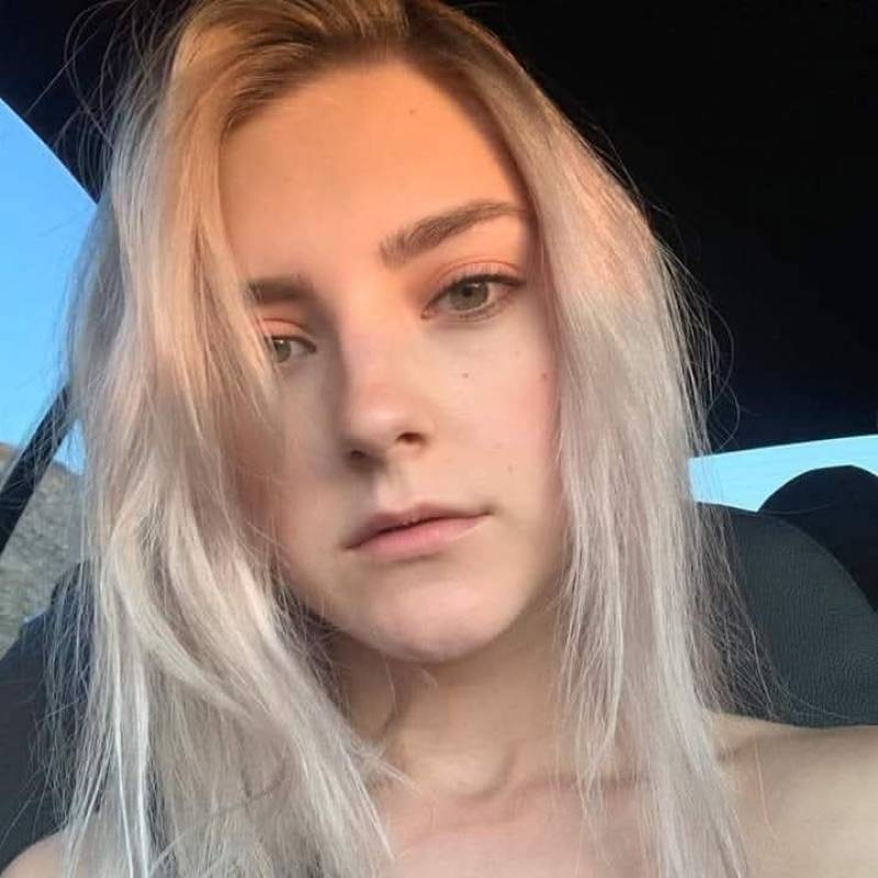 Charlotte, 31, Loeches