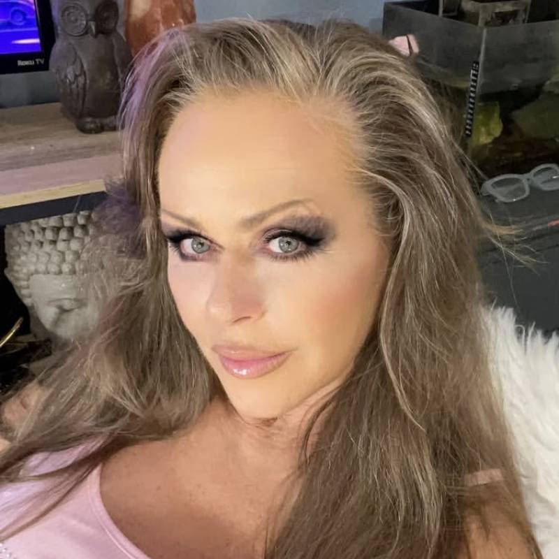 Serena, 43, Rudauli