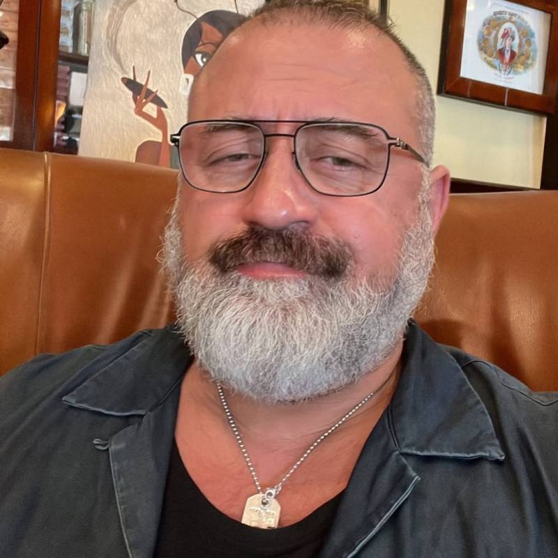 Greg Huston, 62, Bairo