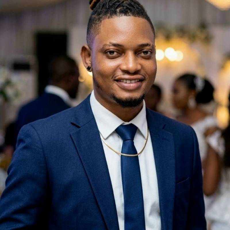 Prince, 40, Mar De Espanha
