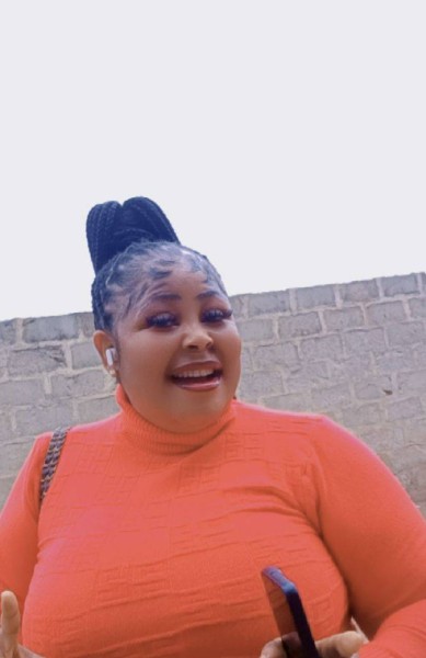 Chioma, 33, Paracin