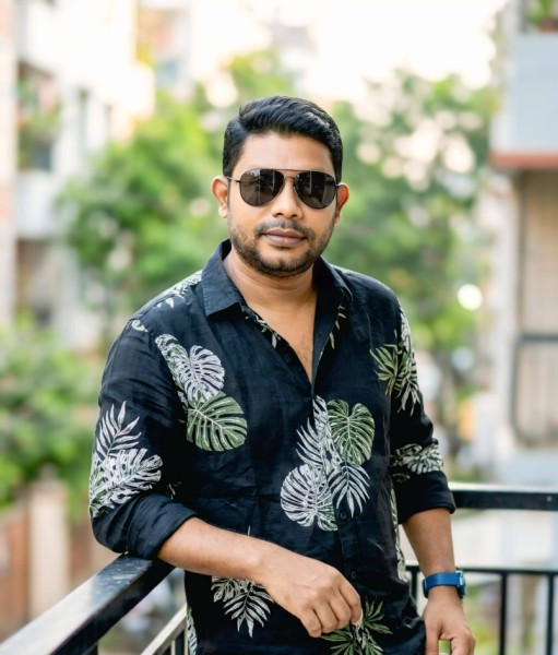 Ishan, 32, Canas