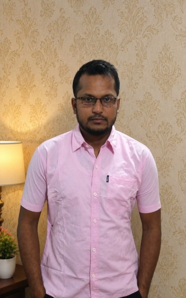 Razu, 27, Iceland