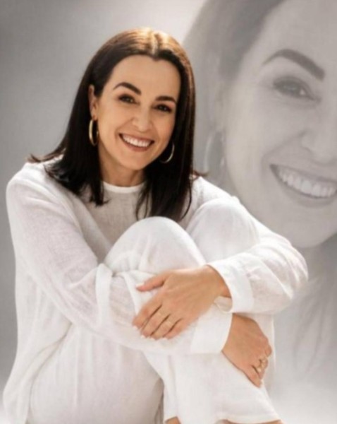 Vale, 48, Midoun