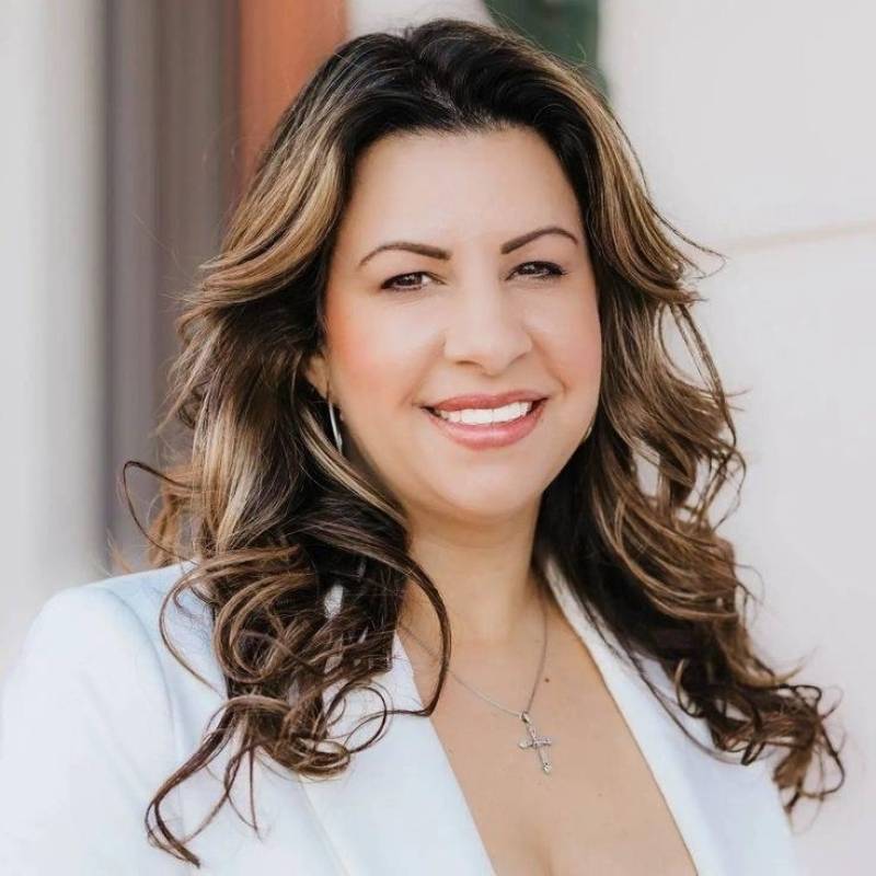 Azara, 54, Erikolam