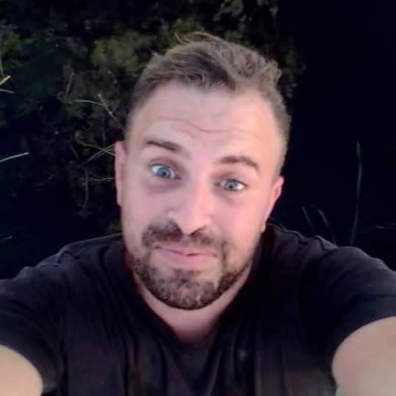 Adem, 40, Ascensin